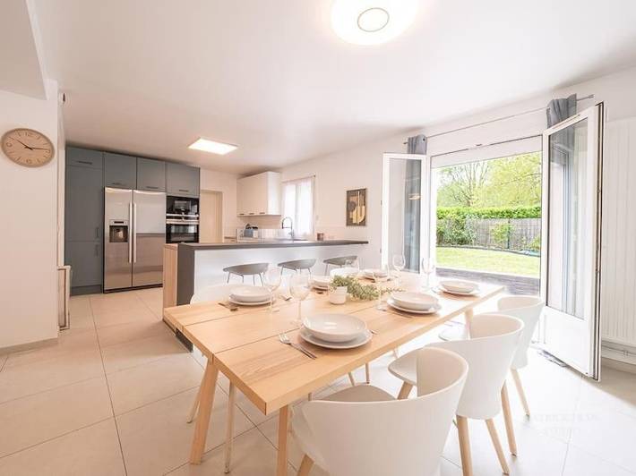 Maison de vacances pour 10 personnes, avec Balcon ainsi que Terrasse et Jardin à Saint-Thibault-des-Vignes