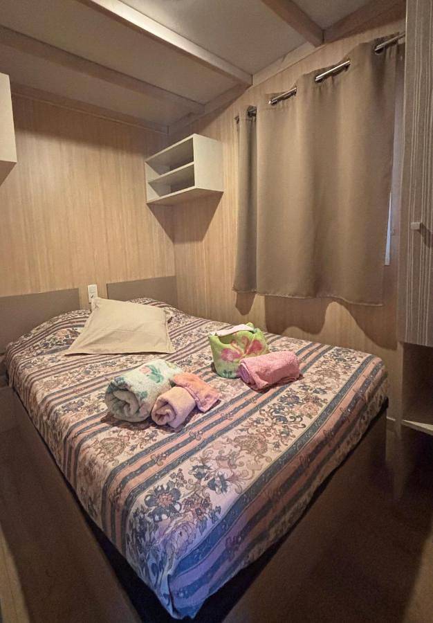 Camping pour 6 personnes, avec jacuzzi et terrasse ainsi que jardin et piscine à Puget-sur-Argens - 4