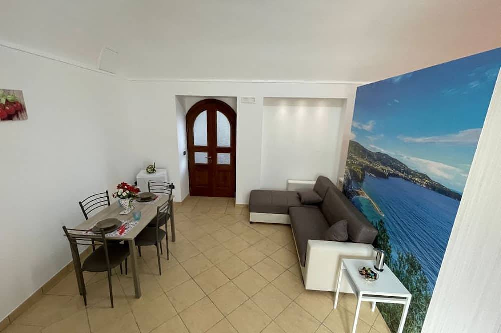 Apartamento entero, Sweet Sun Studio Apartment – Cozy Comfort Just Minutes from Sorrento ☀️🏡 in Meta, Provincia de Nápoles
