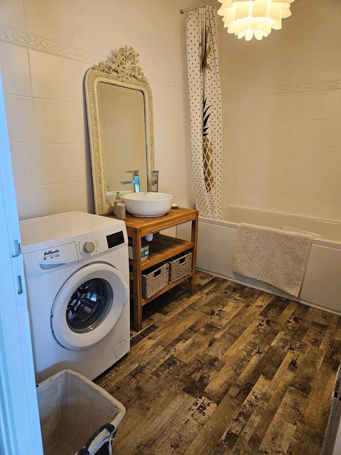 Appartement entier, One-Bedroom Apartment in Chigny-les-Roses, Parc naturel régional de la Montagne de Reims