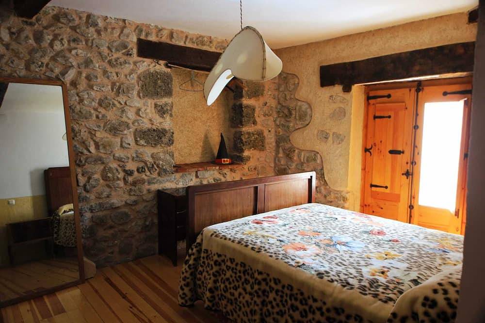 Casona Rústica Piedra y Madera ,cómoda ,amplia Ideal Familia. Pn Alto Tajo in Peralejos de las Truchas, Alto Tajo Natural Park