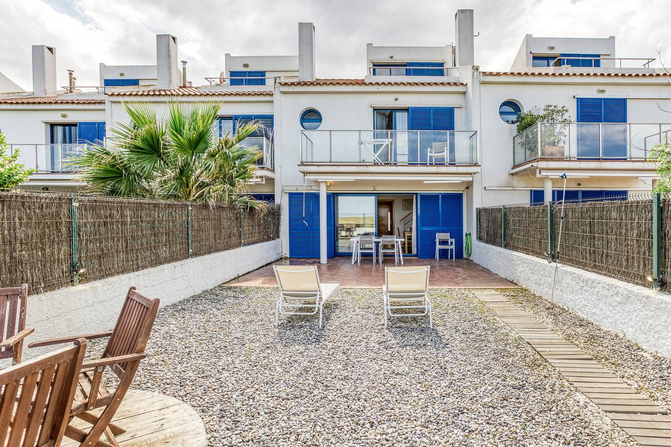 Ganze Wohnung, Oasis Premium Costa Brava – Apartment mit Garten, Pool & Strand nur 50 m entfernt in Mas Pinell, Torroella de Montgrí