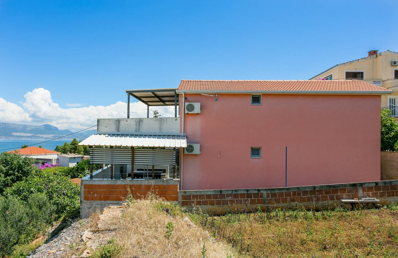Ganze Wohnung, 2-Zimmer-Ferienwohnung mit Terrasse und Meerblick Slatine, Ciovo A-11126-a in Slatine, Ciovo