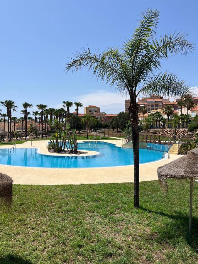 Apartamento de vacaciones para 6 personas, con piscina además de jardín y vistas - 1
