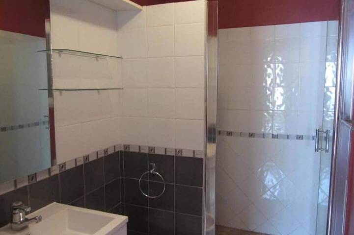 Location de vacances pour 6 personnes, avec terrasse et jardin, animaux acceptés dans Petite Plage Saint Trojan Les Bains - 4