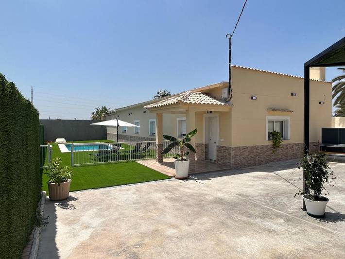 Villa pour 14 personnes, avec Balcon et Jacuzzi ainsi que Terrasse et Jardin à Elche