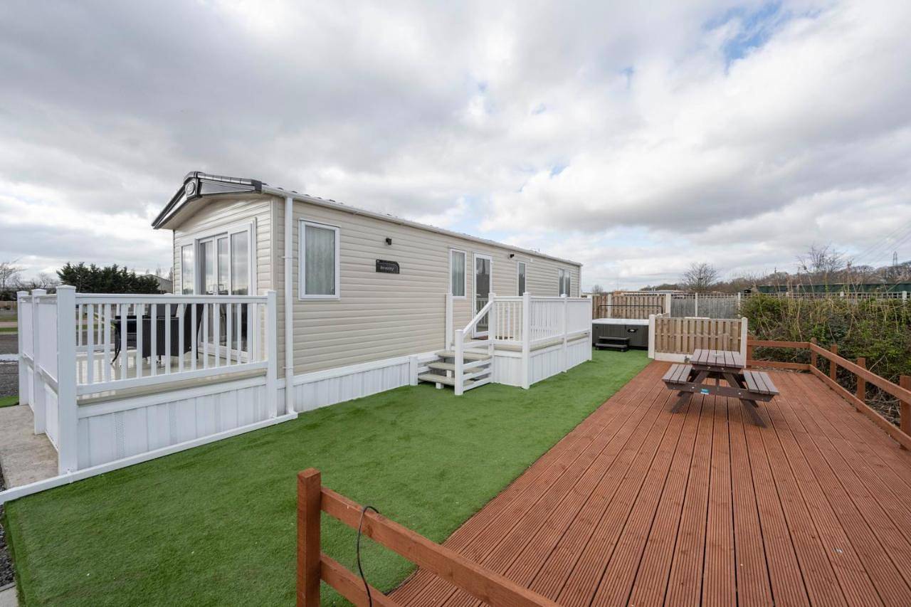 Hallcroft Fishery And Holiday Park in Nottinghamshire