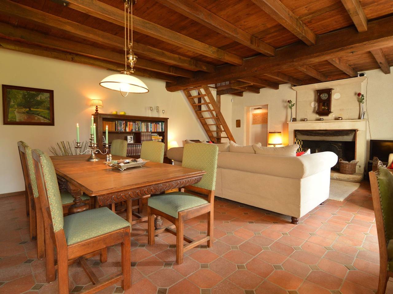 Beautiful holiday home in Frontenay sur Dive with terrace in Saint-Jean-de-Sauves, Vienne