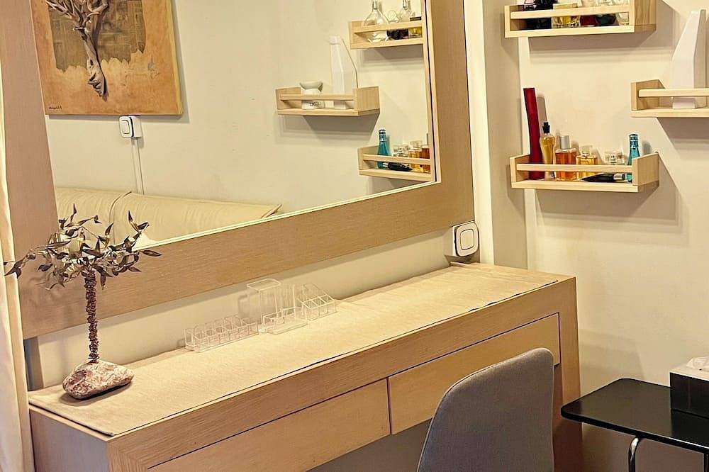 Geheel appartement, Artistic 2-bedroom apartment in green & peaceful Vari in Varkiza, Vari