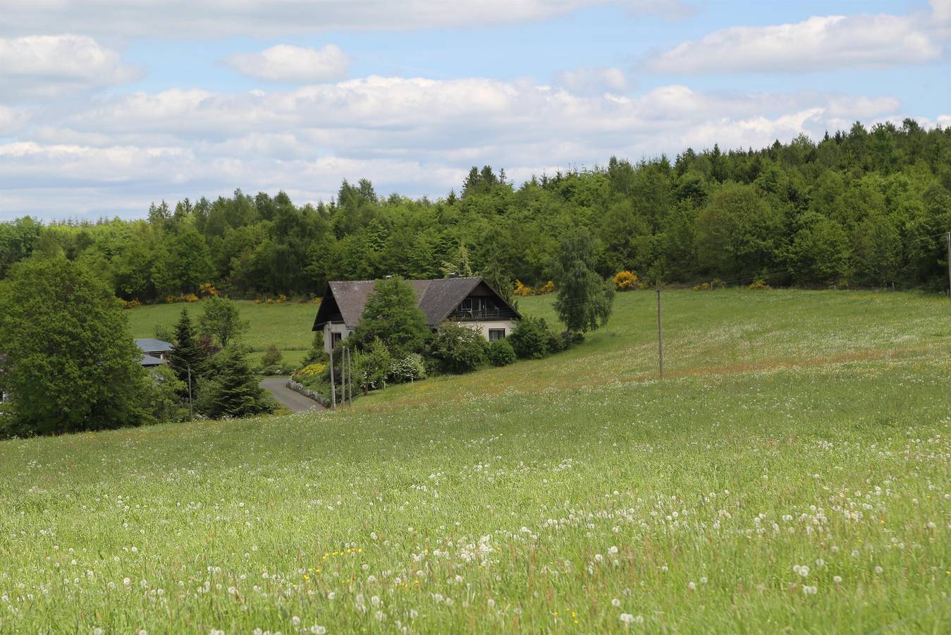 Ganze Ferienwohnung, Zwei-Bett-Wohnung mit Weitblick in Katzwinkel (Sieg), Altenkirchen & Umgebung