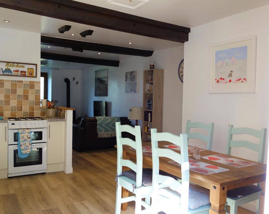 Appartement entier, One-Bedroom Apartment in Pré-en-Pail, Parc naturel régional Normandie-Maine
