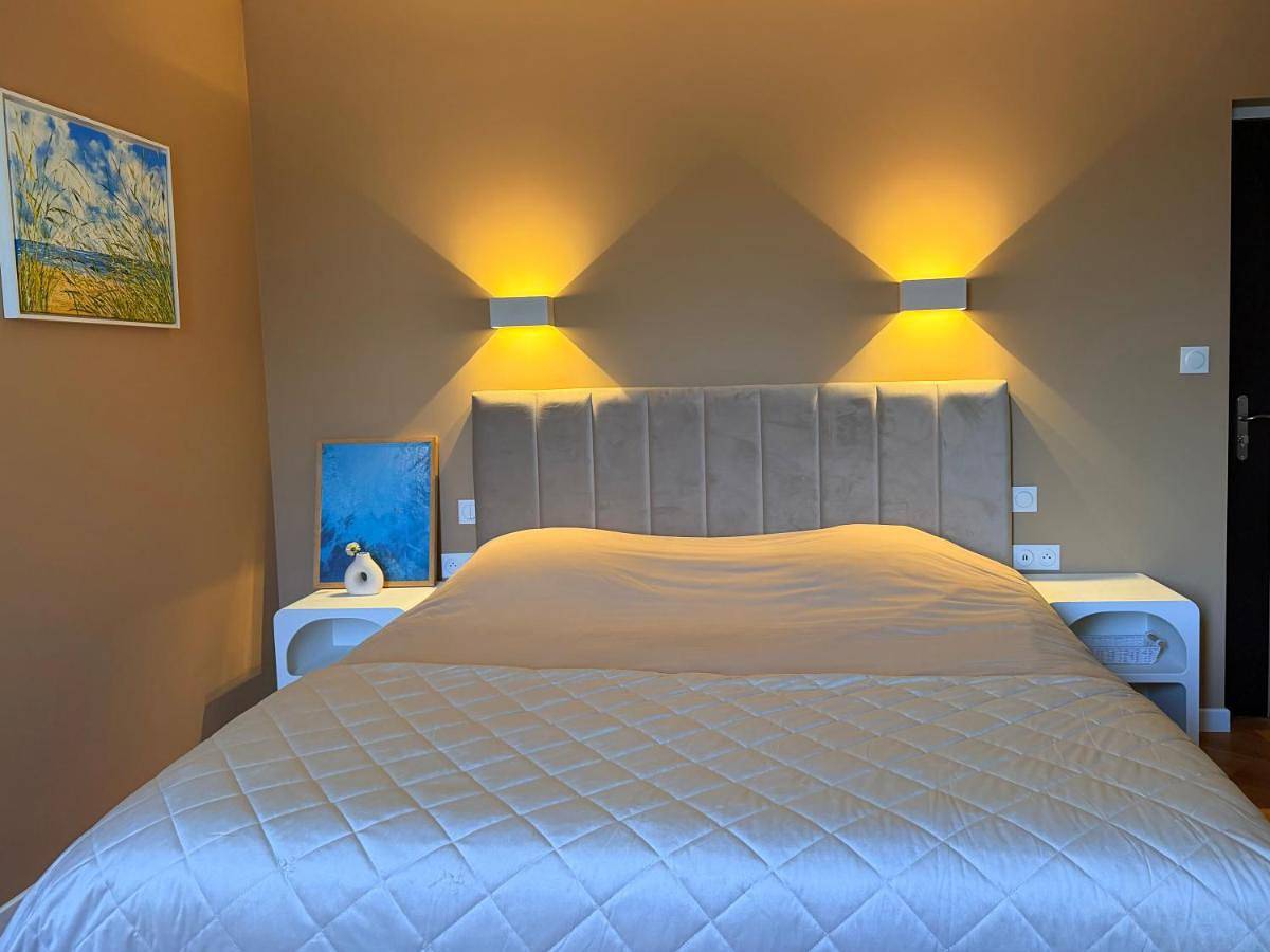 Appartement de vacances entier, La Tour de La Valette,Chambre double avec salle de bain in Domagné, Fougères-Vitré