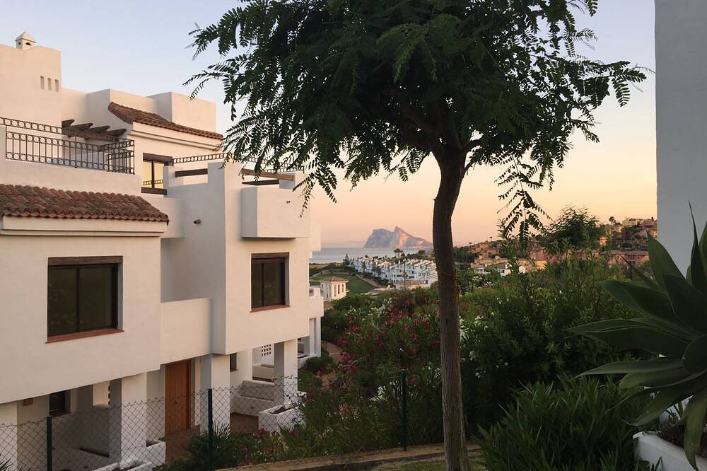 Hel lejlighed, Ferielejlighed for 4 personer med jacuzzi in Playa de La Alcaidesa, San Roque