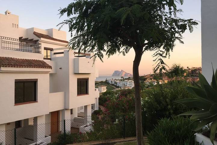 Ferielejlighed for 4 personer, med terrasse og pool samt jacuzzi - 1