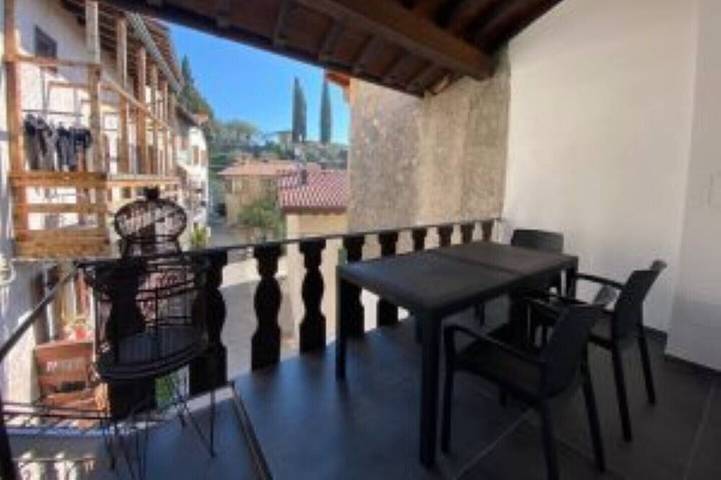 Ferienwohnung für 2 Personen, mit Balkon in Gardone Riviera