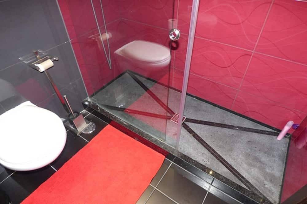 Apartamento inteiro, Apt 2 P Luxuosas 3 piscinas de tênis. centro histórico / praia / Baicha Albuferia in Albufeira, Distrito de Faro