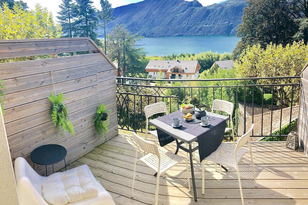 Entire apartment, Beautiful duplex, air-conditioned, panoramic lake view, quality fittings, close to town center in Aix-les-Bains, Chambéry region