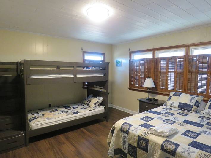 Vacation rental for 18 people, with yard in Nags Head