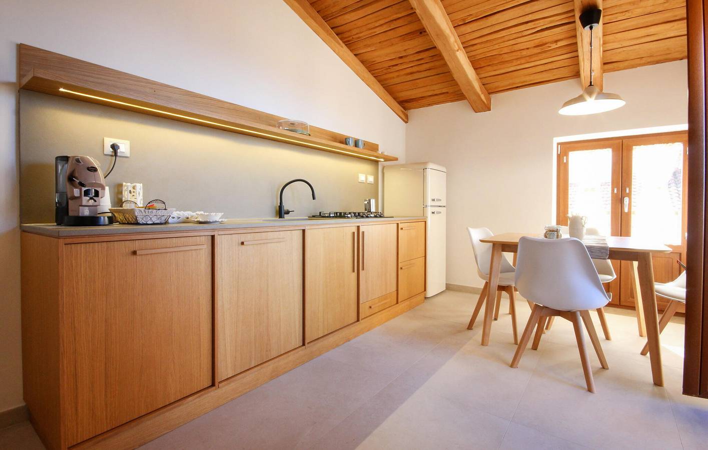 Appartamento intero, Appartamento sul mare con terrazza e Wi-Fi - 200 m dalla spiaggia in San Marco (Cilento), Cilento