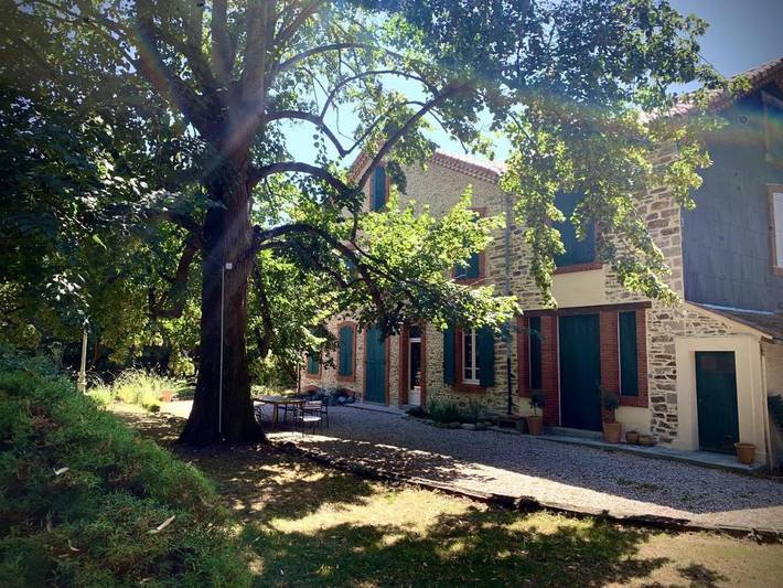 Location de vacances pour 10 personnes, avec terrasse ainsi que jardin et piscine dans Payrin-Augmontel - 2