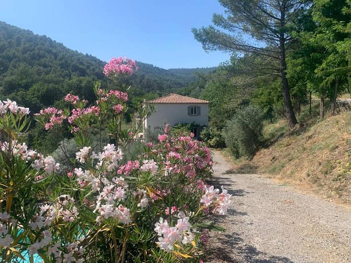 Chambre d’hôte pour 3 personnes, avec piscine et jardin ainsi que jacuzzi et terrasse à Manosque - 3