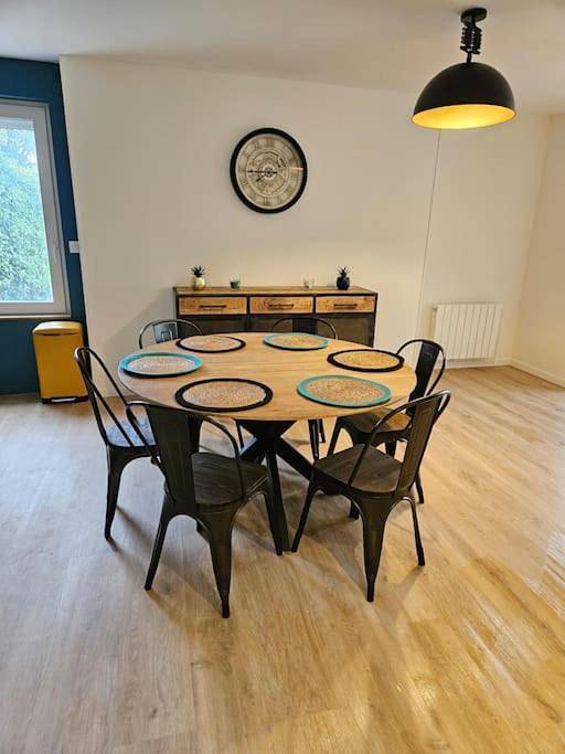 Appartement entier, Three-Bedroom Apartment in Tourville-les-Ifs, Région du Havre