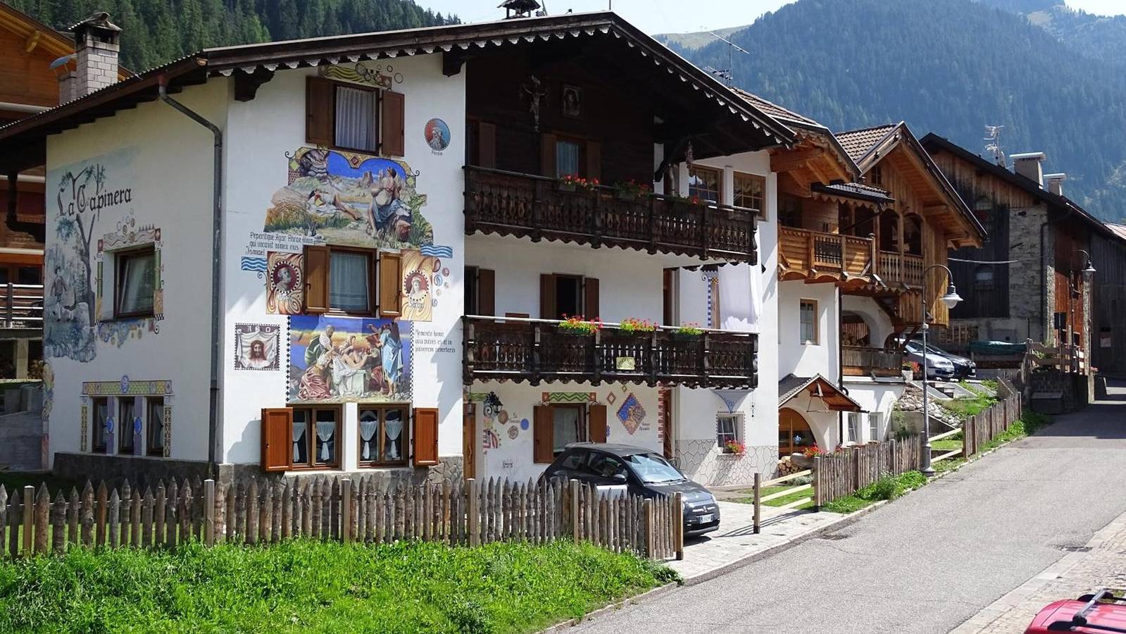 Ganze Wohnung, Apartment 'La Capinera Canazei' mit Bergblick, Balkon und Wlan in Canazei, Dolomiti Superski