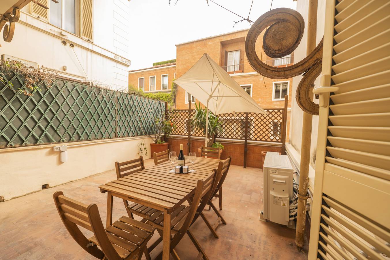 Entire apartment, Palazzo Barberini Grand Retreat with Terrace in Rome City Center, Rome