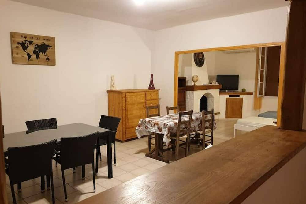 Entire apartment, Grd Appartement à 10 Minutes D'alés in Cendras, Cévennes