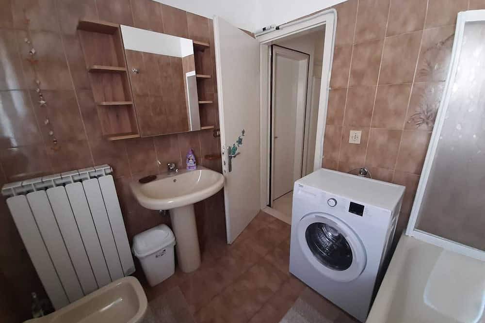 Entire apartment, Large apartment suitable for friends and families.  Cin It031009C2Ykmz5Nyx in Grado, Gorizia Province
