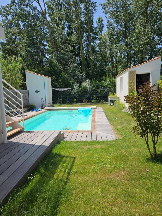 Chambre d’hôte pour 2 personnes, avec vue et terrasse ainsi que jardin et piscine