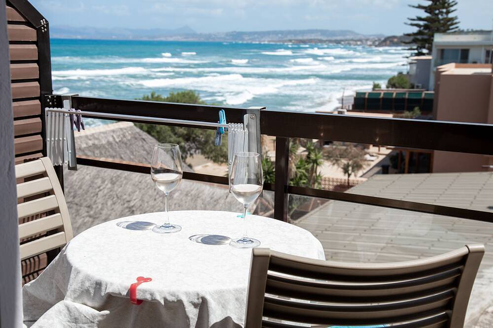 Affordable double room w/sea view on Agia Marina beach\n in Agia Marina, Region de Chania