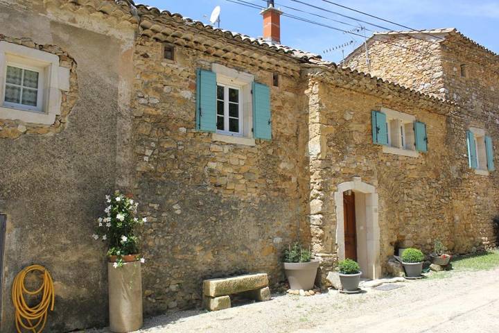 Gîte pour 5 personnes, avec jardin et vue à Baron