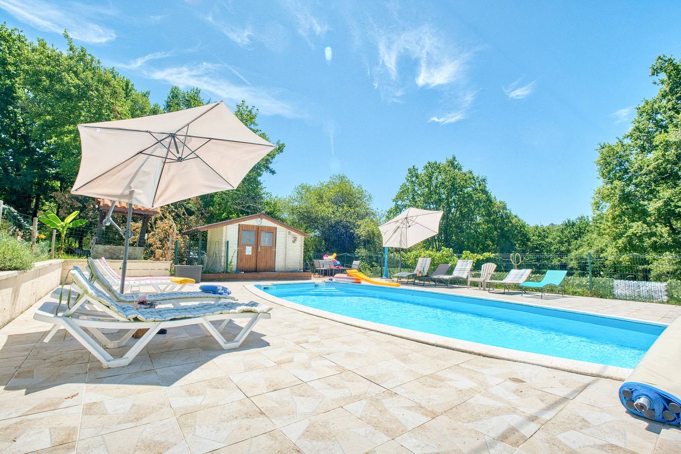 Appartement entier, Appartement "Stag" avec piscine partagée, Wi-Fi et climatisation in Bergerac, Périgord Pourpre