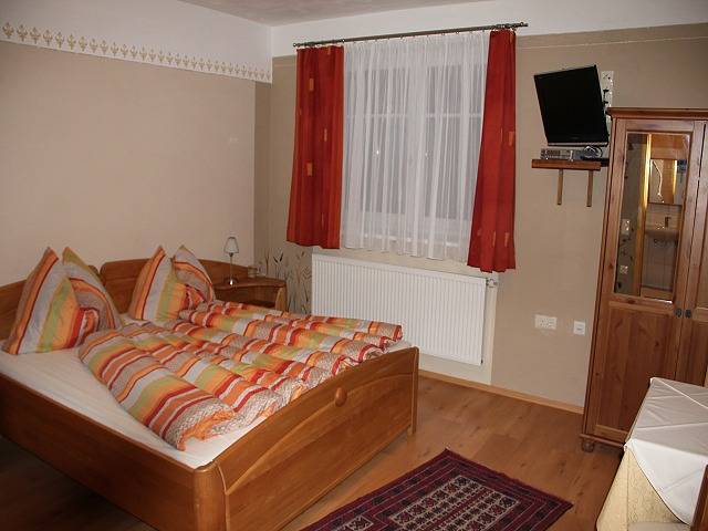 Haus Resi - Zimmer 3 in Wultendorf, Staatz