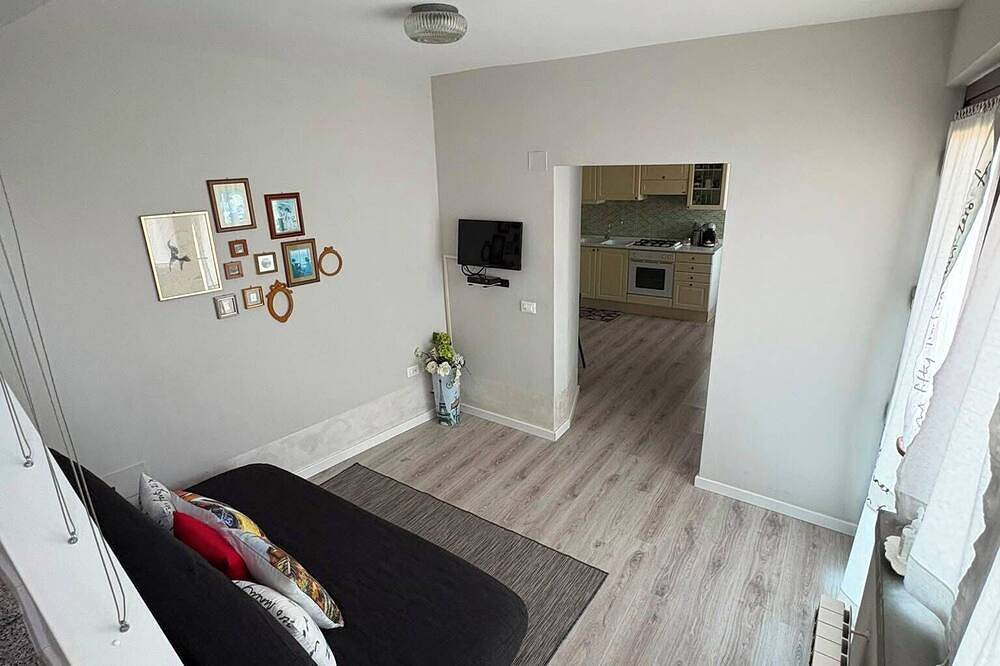 La Casa della Nonna - Zwei Schlafzimmer Haus, Schläft 6 in Sale Marasino, Catena Bresciana Occidentale