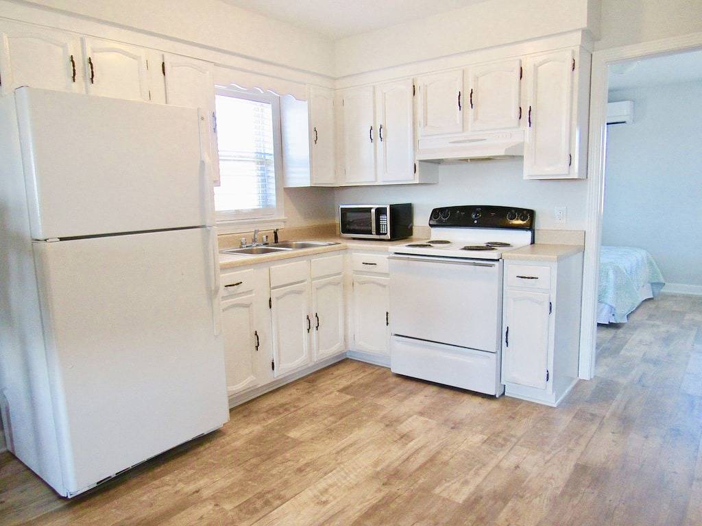 Ganze Wohnung, Captains Quarters, Neu 2018, weniger als 1 Block vom Strand entfernt !!Überdachte Veranda in Nags Head, Dare County