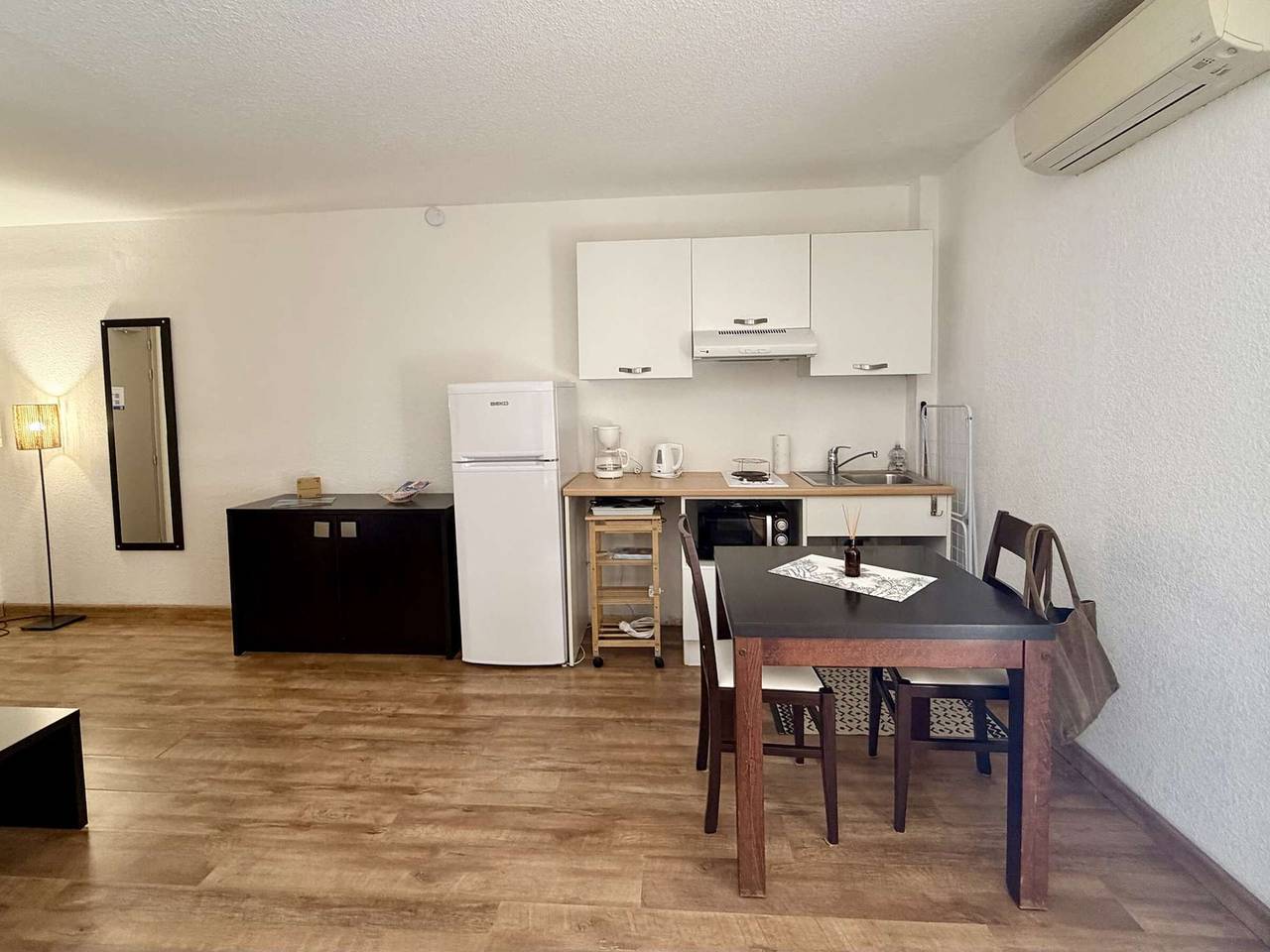 Apartamento entero, Estudio climatizado con piscina y aparcamiento en Saint-Florent in Saint-Florent, Region de Calvi