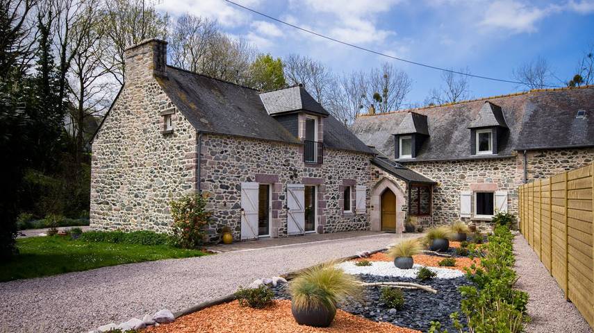 Gîte pour 15 personnes, avec Terrasse ainsi que Jardin et Sauna à Plurien
