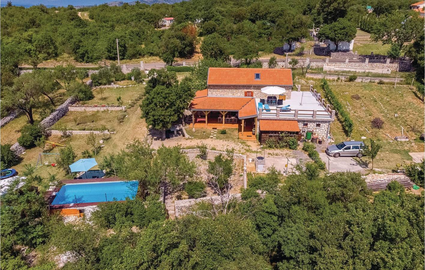 Charmante 2-Zimmer-Wohnung mit Pool und Terrasse in der Nähe von Novi Vinodolski in Novi Vinodolski, Primorje-Gorski Kotar