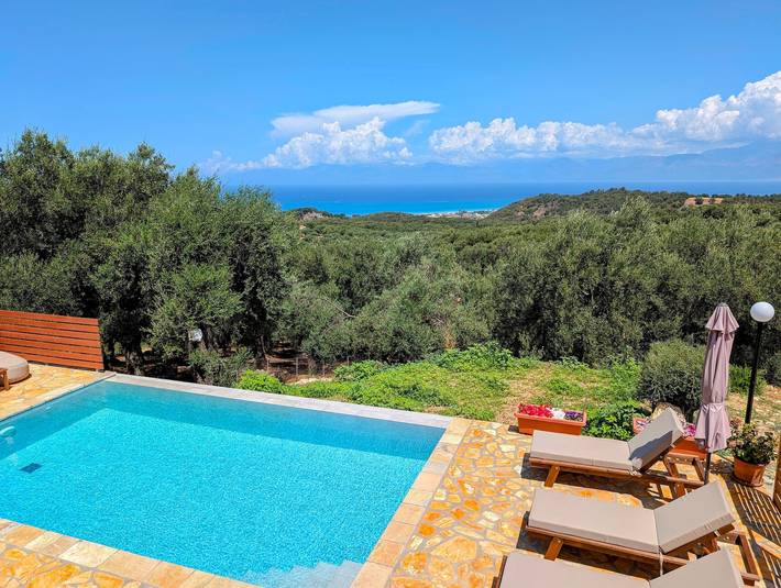 Holiday rental for 7 people, with garden in Corfu