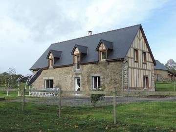 Gîte pour 12 personnes, avec jardin dans Landisacq