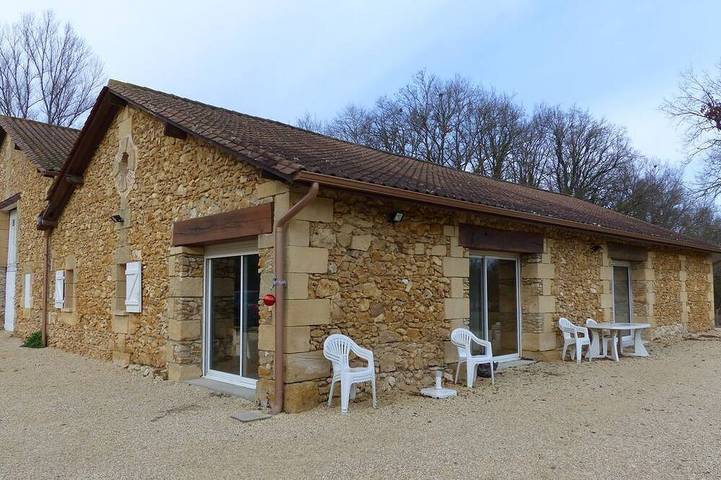 Gîte pour 6 personnes, avec piscine et jardin à Cours-de-Pile