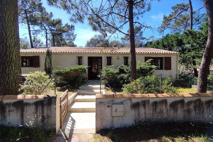 Maison de vacances pour 11 personnes, avec piscine ainsi que terrasse et jardin, animaux acceptés