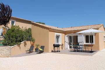 Gîte pour 4 personnes, avec terrasse à Saint-Julien-de-Peyrolas
