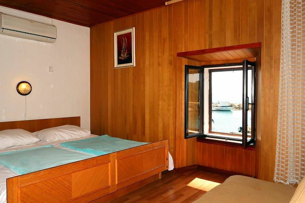 Schönes alleinstehendes Ferienhaus mit Klimaanlage,  W-Lan, Tv, Terrasse und Haustiere erlaubt in Nerezine, Kvarner Inseln