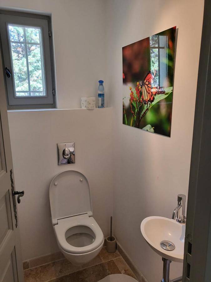 Location de vacances pour 6 personnes, avec vue ainsi que piscine et jardin, adapté aux familles à Lioux - 2