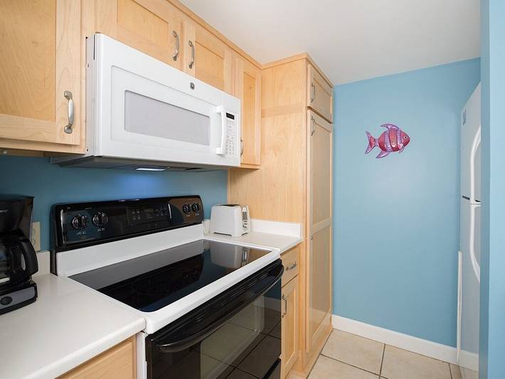 Vacation rental for 4 people, with pool and balcony by Orange Beach