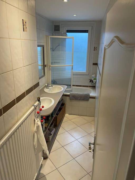 Appartement entier, Appartement entier climatisé - parking privé in L'Isère, Isère