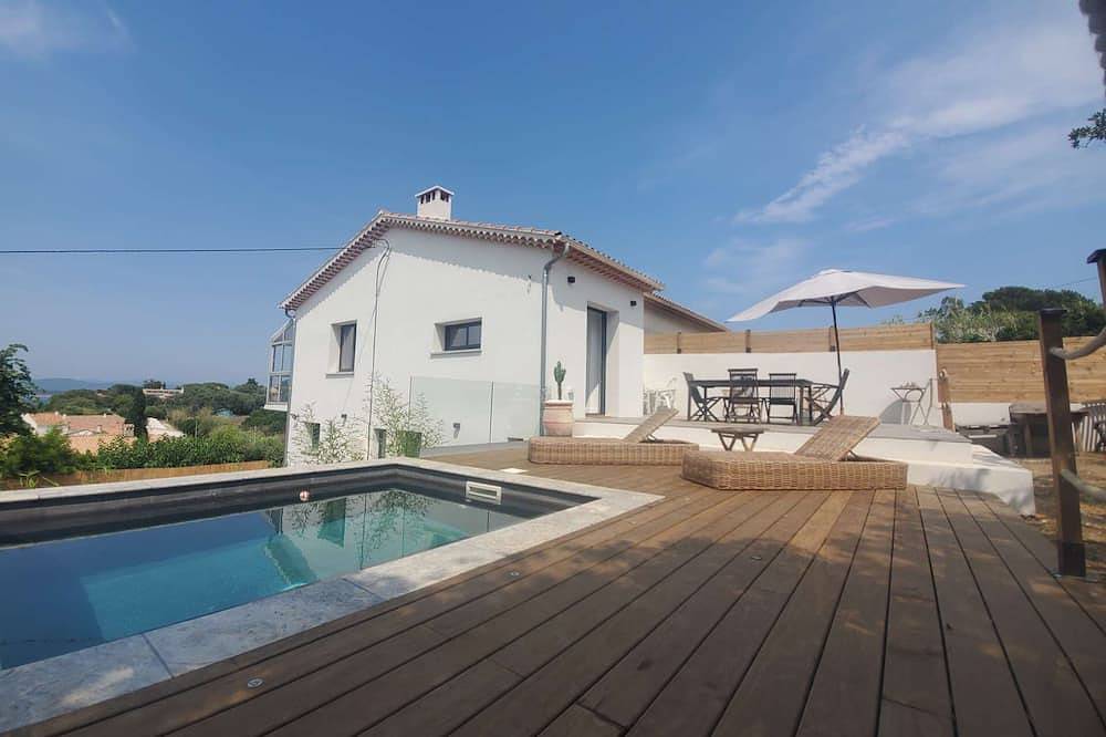 Nice Villa on Presqu'ile de Giens Awsome sea view, very quite neighborhood. in La Madrague, Hyeres
